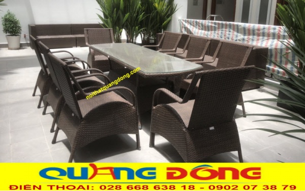 Bàn ghế sân vườn giả mây sử dụng 1 bàn dài hình chữ nhật và 8 chiếc ghế rất tiện lợi, bạn có thể làm bộ bàn trà cafe, hay bộ bàn ăn ngoài trời lý tưởng cho gia đình