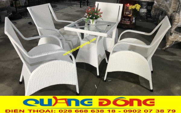 Mẫu bàn ghế giả mây QD-272 gam màu trắng tinh khôi sản xuất tại Nội Thất Quang Đông sản phẩm chuyên dụng cho quán cafe, khu resort