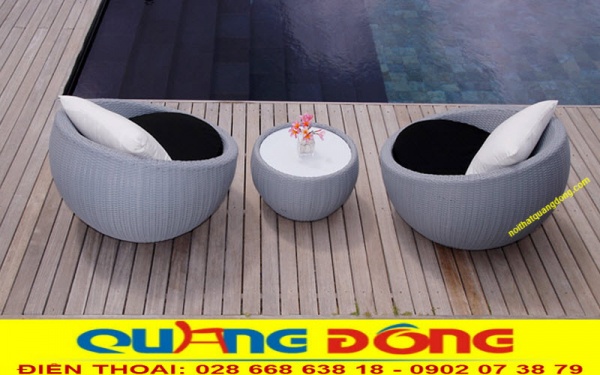 Bàn ghế giả mây QD-290 hình trứng tròn trịa ngộ nghĩnh, mang tính thẫm mỹ cao, phù hợp cho nhiều không gian nhất là không gian thư giãn cafe sân vườn, bể bơi