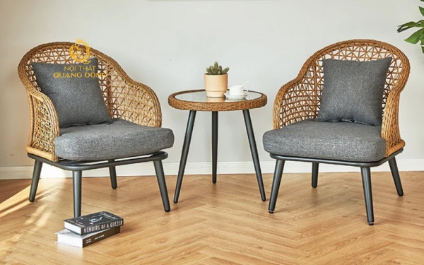 Mẫu bàn ghế giả mây QD-309 kiểu dáng phong cách, hiện đại, màu trắng sang trọng, thiết kế công phu là một trong những dòng sản phẩm bàn ghế giả mây cao cấp của nhà sản xuất công ty TNHH nội thất Quang Đông