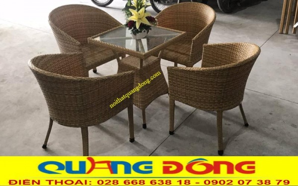 Mẫu bàn ghế giả mây QD-311 thiết kế theo tone màu tự nhiên, kiểu dáng tinh tế bo tròn ôm gọn phần gác tay, cùng mê ngồi rộng rãi thích hợp cho các quán cafe
