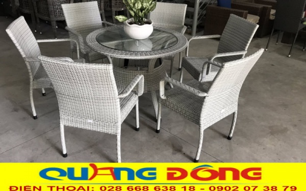 Bàn ghế giả mây QD-3614 thiết kế tay vịn mảnh gọn, màu sắc sang trọng, mê ngồi thoải mái thích hợp cho quán cafe, nhà hàng, resort