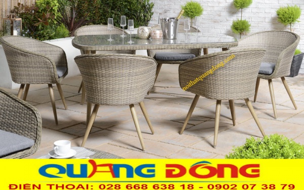 Bàn ghế giả mây mang lại nét gần gũi tự nhiên bằng màu sắc thiên nhiên, kiểu đan truyền thống nhưng vô cùng sang trọng
