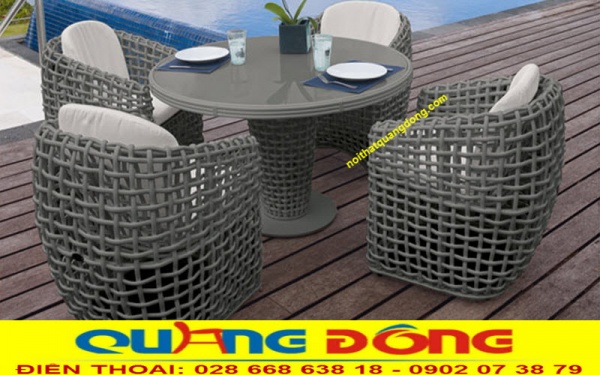 Bàn ghế nghệ thuật ngoài trời với lối đan thủ công tự nhiên trên mây nhựa bán nguyệt chắc bền chịu nắng mưa