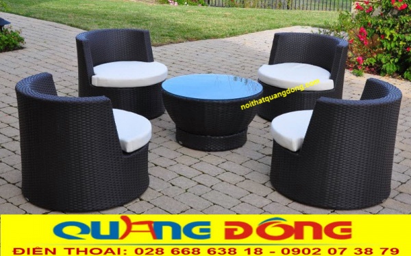 Mẫu bàn ghế sân vườn ngoài trời với phong cách tự nhiên, sử dụng mây nhựa đan cao cấp kháng tia UV thiết kế như sofa đơn tiện nghi sang trọng.