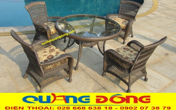 Bàn ghế sân vườn QD-384 với combo bàn tròn, ghế có tay tiện nghi và sang trọng