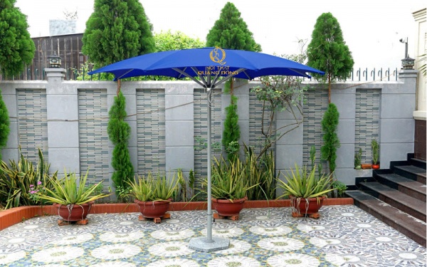 Dù đúng tâmmàu xanh che nắng ngoài trời