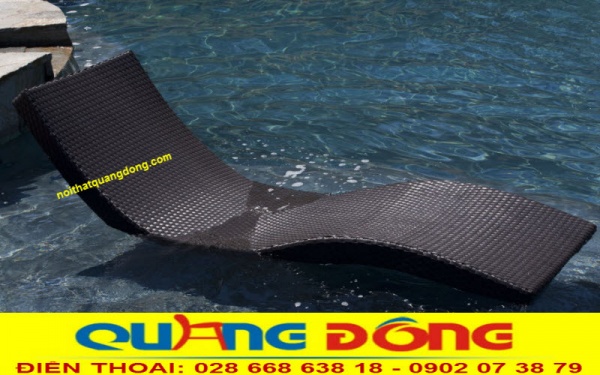 Mẫu thiết kế  ghế nằm hồ bơi QD-1236 sử dụng chất liệu nhựa giả mây cao cấp có khả năng kháng tia UV cực tím, sản phẩm có thể ngâm trực tiếp dưới nước là một lợi thế