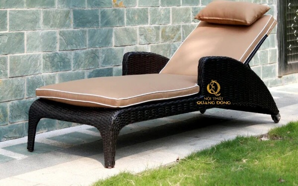 Mẫu ghế nằm thư giãn với thiết kế độc đáo tay nằm liên kết với phần đầu ghế tạo điểm nhấn đặc biệt kết hợp vớ thân ghế được đan lóng bằng nhựa giả mây cao cấp