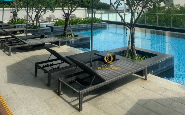 Mẫu ghế hồ bơi QD-1247 theo kiểu đan truyền thống, đơn giản, chuyên dụng cho các dự án hàng loạt như nhà hàng, khách sạn, bể bơi cao cấp và bình dân