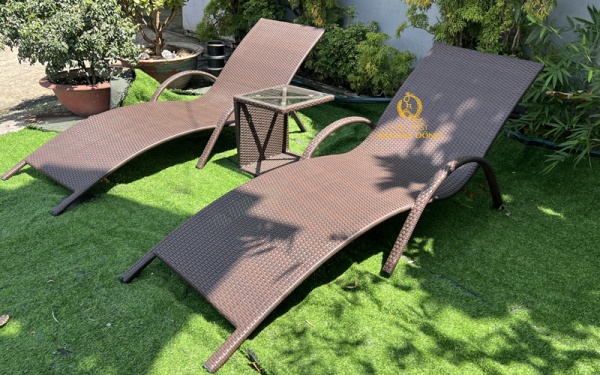 Ghế nằm hồ bơi QD-1282 – Mẫu ghế tắm nắng ngoài trời