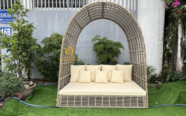 Mẫu sofa mây nhựa sân vườn có thiết kế mái vòm tiện nghi mang phong cách hiện đại màu sắc nhựa giả mây tư nhiên sang trọng với khả năng chịu nắng mưa tốt cho sân vườn
