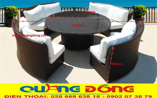 sofa bằng nhựa giả mây cao cấp tạo dáng hình tròn với 4 khối rời của băng ghế đôi kết hợp chiếc bàn tròn lớn tiện nghi, là nơi họp mặt lý tưởng cho gia đình, bạn bè