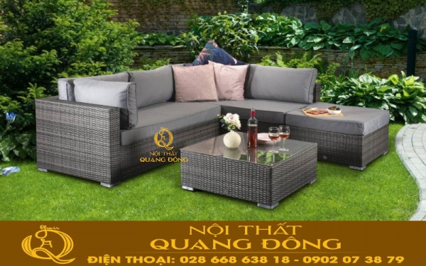 Vẫn là sofa truyền thống góc L, nhưng với bộ sofa giả mây QD-666 chỉ cần thêm điểm nhấn ở chiếc bàn đi kèm combo là đủ nổi bật, sang chảnh và đẳng cấp