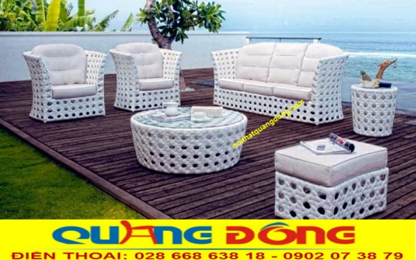 sofa giả mây đan mắt cáo chắc chắn trên sợi nhựa giả mây bản lớn 14 ly thu hút người tiêu dùng ở sự chắn chắn, thông thoáng và dễ chịu khi ngồi lâu