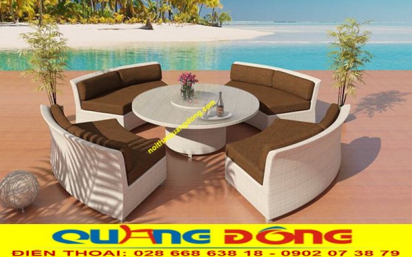 Mẫu sofa mây nhựa thiết kế theo dáng hình tròn sử dụng 4 băng ghế đều đặn xếp tròn quanh tâm bàn lớn tiện nghi cho phòng ăn, sân vườn, phòng khách