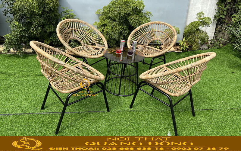 bàn ghế giả mây thích hợp để ở không gian ngoài trời