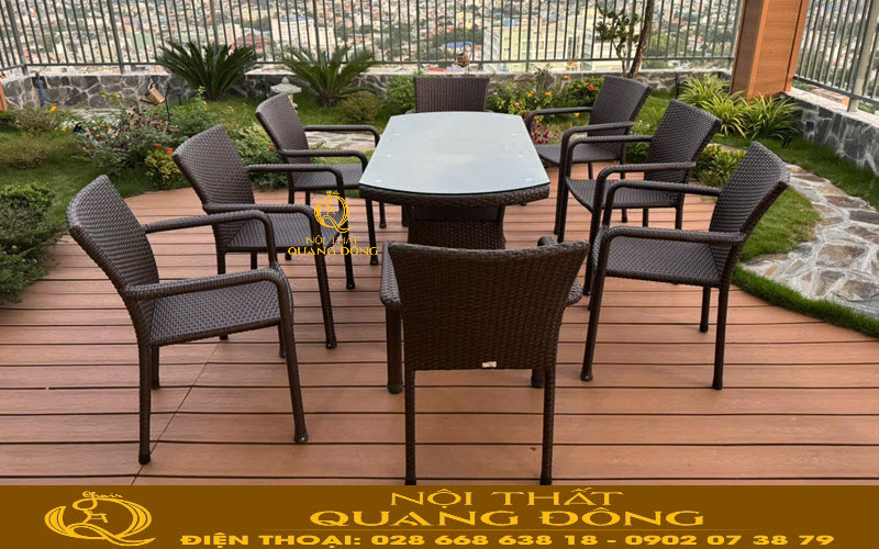 Bàn ghế mây nhựa thiết kế tay vịn , thoải mái cho người sử dụng