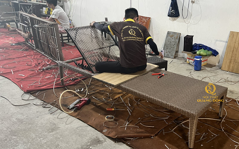 Ghế hồ bơi QD-1272 sử dụng sợi mây nhựa dẹp có khả năng kháng nước cao