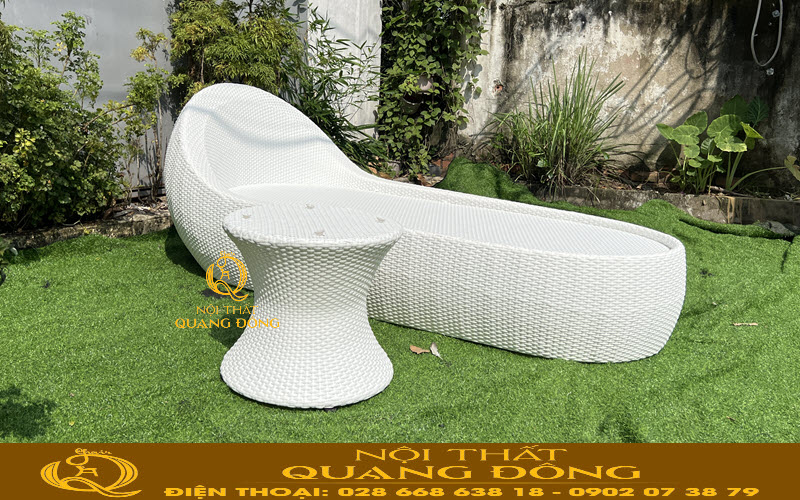 Ghế nằm hồ bơi giả mây mang thiết kế hiện đại và sang trọng Ghế nằm hồ bơi mang gam màu trắng sang trọng và nổi bật