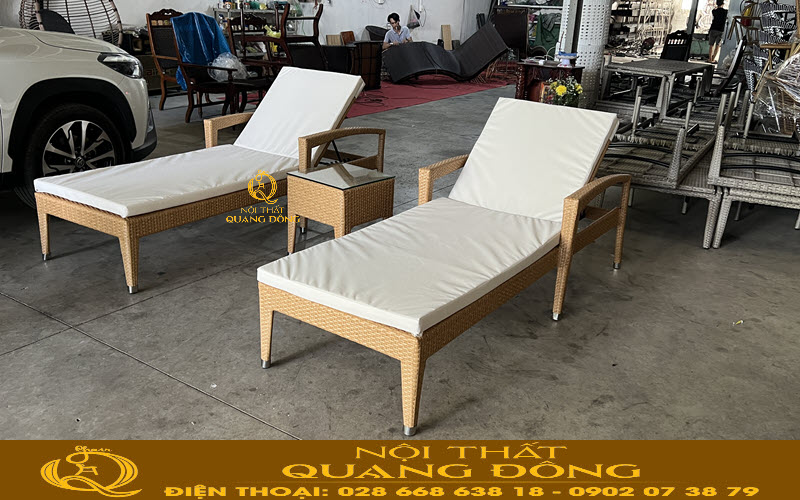 Cấu tạo khung sườn vững chắc từ khung thép sơn tĩnh điện Mẫu ghế nằm ngoài trời sử dụng sợi mây nhựa dẹp đan lóng mốt truyền thống