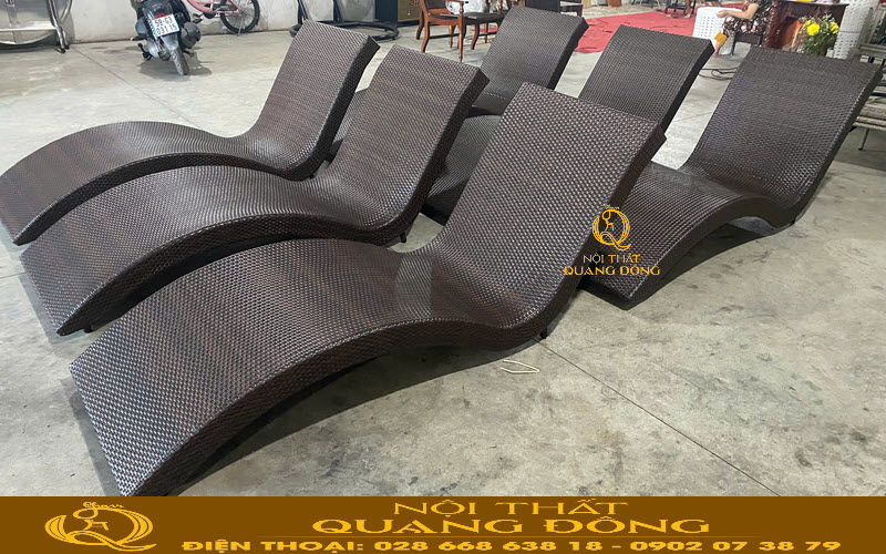 Ghế hồ bơi ngoài trời sử dụng chất liệu nhựa giả mây kháng nước, kháng tia UV cao