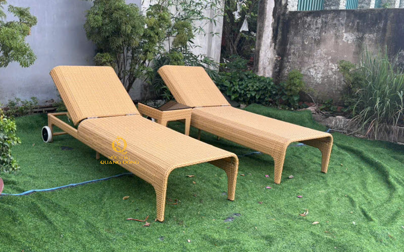 Gam màu vàng của sợi mây mang lại vẻ đẹp sang trọng, hiện đại Ghế hồ bơi mây nhựa QD-1278 sử dụng sợi mây nhựa dẹp 7ly