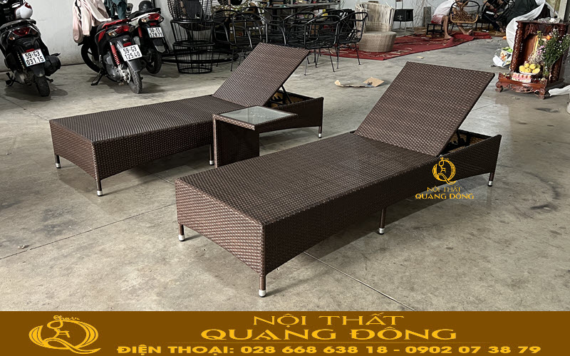 Ghế hồ bơi QD-248 được đan bằng sợi mây nhựa dẹp chuyên dụng ngoài trời Hình ảnh chiếc ghế hồ bơi QD-248 được ghi hình tại xưởng Nội thất Quang Đông