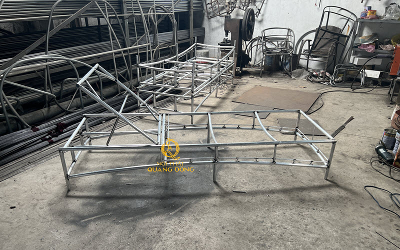 Cơ sở Nội thất Quang Đông trực tiếp sản xuất ghế hồ bơi QD-248 không qua trung gian Kết cấu khung sườn vững chắc của mẫu ghế hồ bơi QD-248