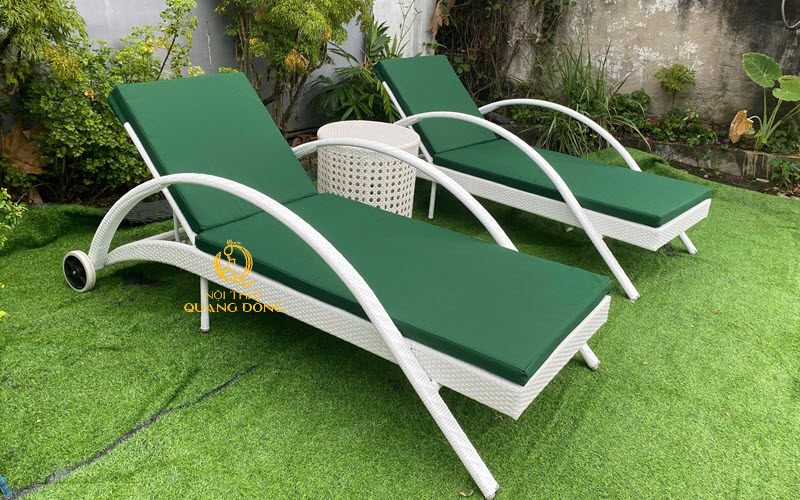 mẫu ghế tắm nắng QD-1280 thiết kế có bánh xe tiện lợi