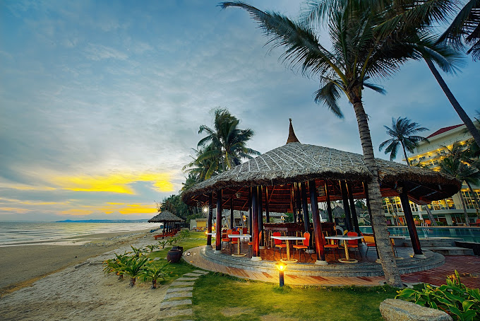 Khách sạn Mường Thanh có hồ bơi hướng biển Khách sạn Mường Thanh với view đẹp