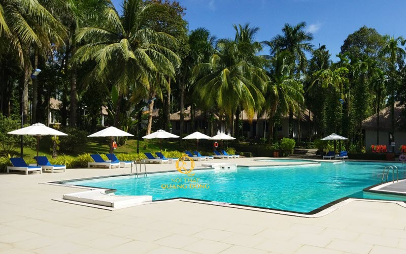 Ghế nằm hồ bơi QD - 592 được bố tri tại khu nghĩ dưỡng L’Azure Resort and Spa Phú Quốc