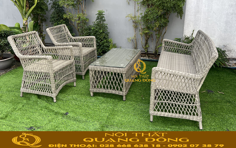 Sofa giả mây QD-747 được đan bằng 2 sợi mây nhựa tròn phần lưng ghế và hông ghế Sofa giả mây QD-747 sử dụng sợi mây nhựa tròn cao cấp