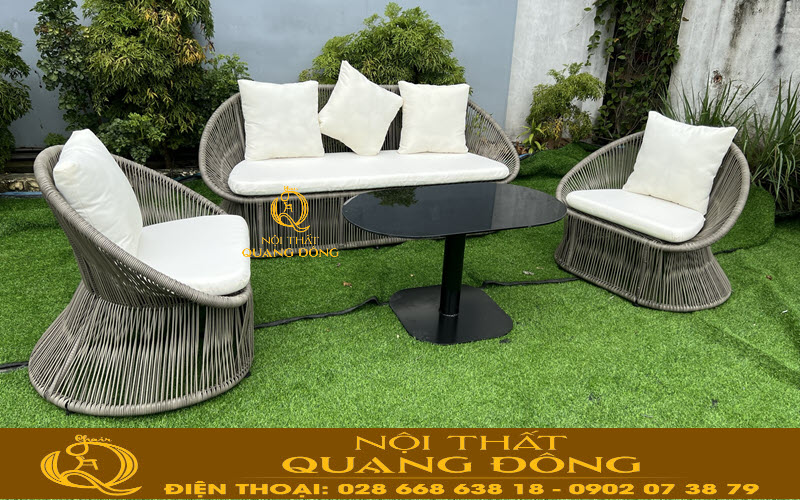 Sofa mây nhựa nổi bật với độ bền cao ở không gian ngoài trời