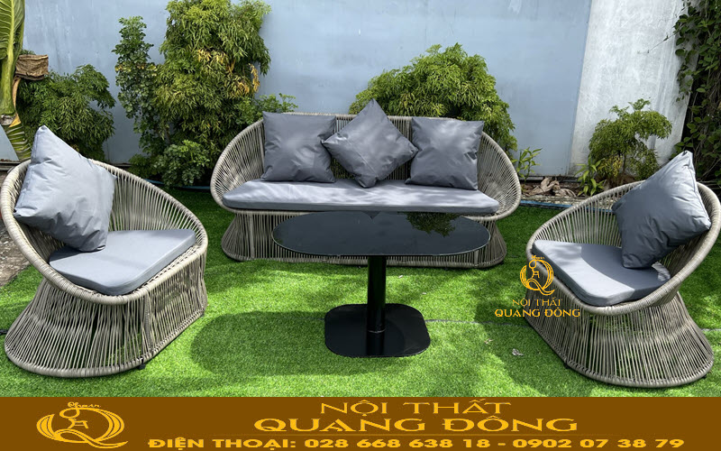 Sofa mây nhựa đan thủ công khéo léo, tỉm mỉ