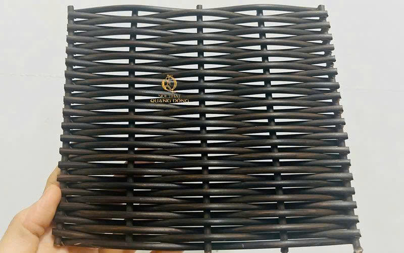 Sử dụng sợi mây nhựa bản tròn đan bàn ghế giả mây Sợi nhựa giả mây bản tròn có khả năng chịu lực tốt