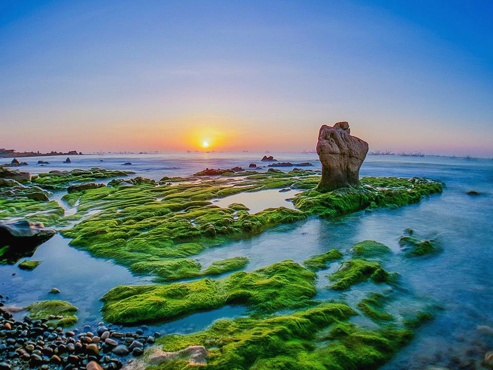 Bãi biển Cổ Thạch nơi chứa đựng vẻ đẹp muôn màu