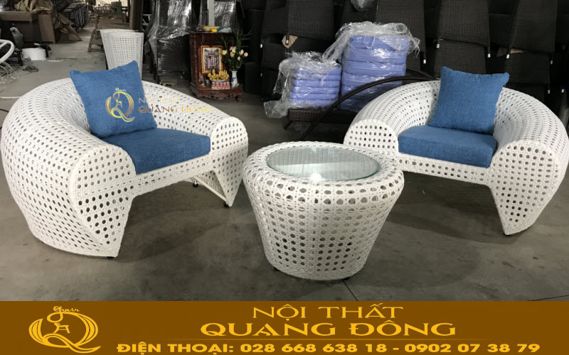 Bộ bàn ghế giả mây QD-2025 kiểu dáng hoàn toàn mới lạ độc đáo, ghi hình tại xưởng Nội Thất Quang Đông