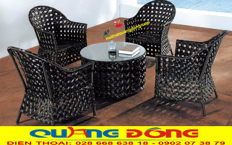 Bàn ghế ngoài trời sân vườn