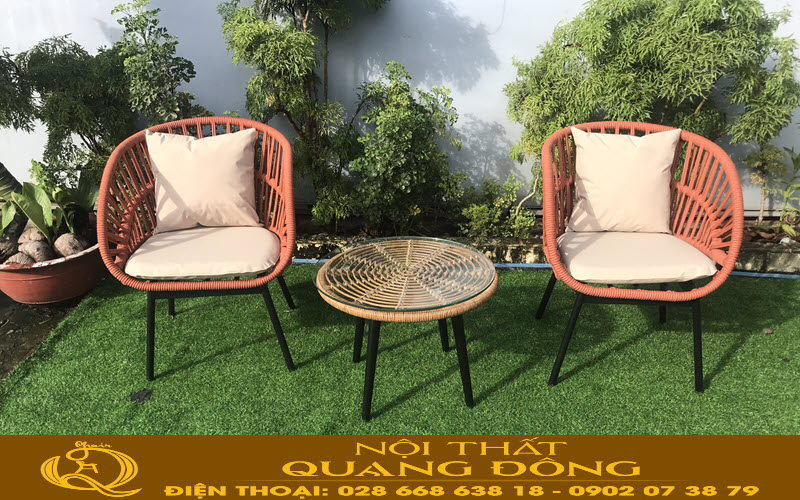 Bộ 1 bàn 2 ghế với thiết kế cá tính cho ban công sân vườn từ dây dù polyethene