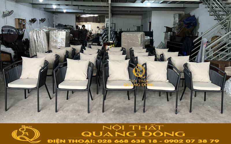 Bàn ghế giả mây được sản xuất số lượng lớn bởi Nội Thất Quang Đông theo yêu cầu của khách hàng