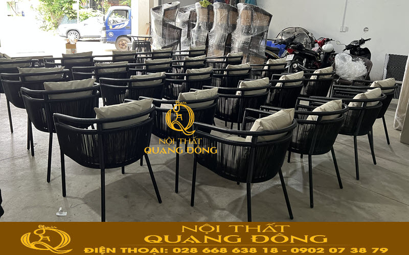 Nội Thất Quang Đông chuyên sản xuất và cung cấp bàn ghế giả mây với số lượng sỉ lẻ toàn quốc