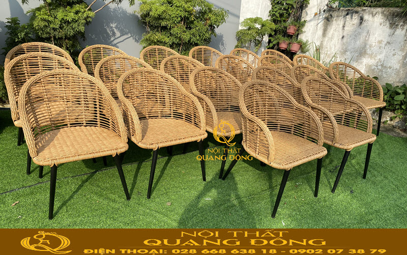 Bàn ghế giả mây QD-2090 được kiểm tra kỹ càng trước khi bàn giao cho khách