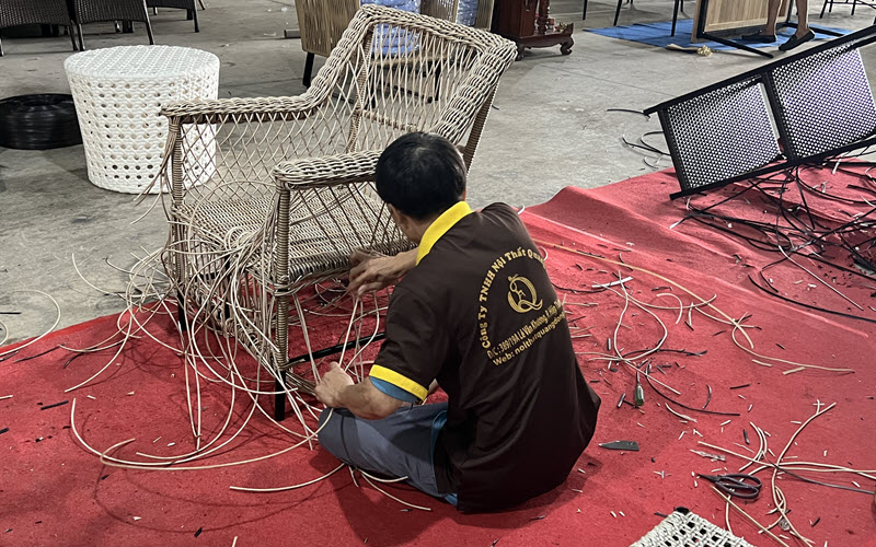 Mẫu ghế nhựa giả mây được đan tay thủ công mỹ nghệ truyền thống, 