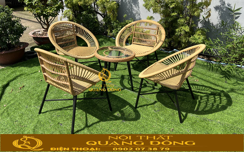 Bàn ghế mây nhựa với kiểu đan thông thoáng