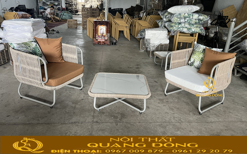 Bàn ghế giả mây QD-218 sử dụng khung thép sơn tĩnh điện chắc chắn Bàn ghế mây nhựa QD-2118 sử dụng kiểu chân quỳ nghệ thuật