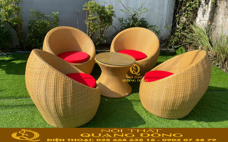 Mẫu bàn 4 ghế và 1 bàn dành cho sân vườn, ngoài trời