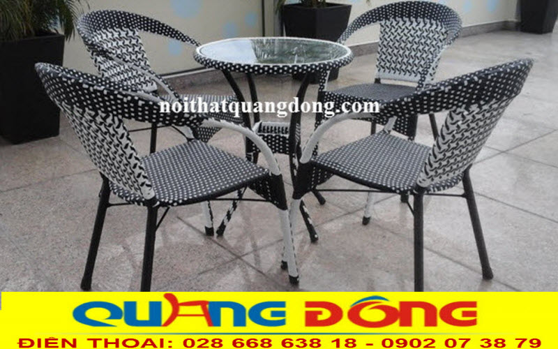 Mẫu bàn ghế QD-281 nổi bật với sự kết hợp giữa 2 tone màu trắng đen