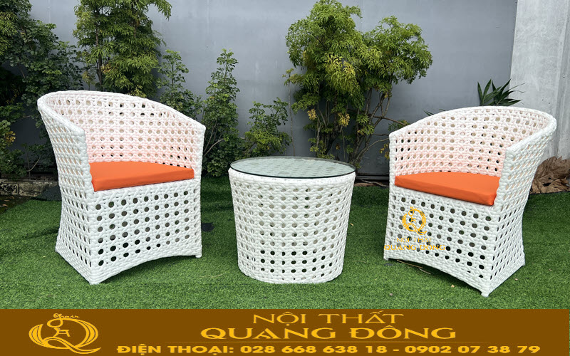 Bàn ghế giả mây QD-343 sở hữu gam màu trắng nổi bật và hiện đại
