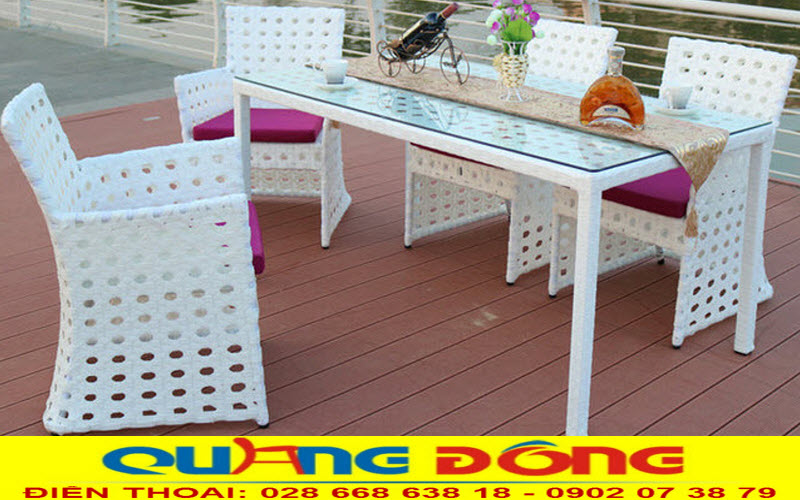 Bàn ghế mây nhựa thiết kế nhẹ nhàng, tinh tế Set úp bàn ghế ăn sang trọng cho không gian sân vườn resort, khách sạn